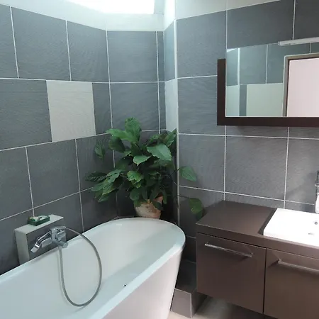 D'architecte Climatisee Avec Piscine, Classe 4 Etoiles